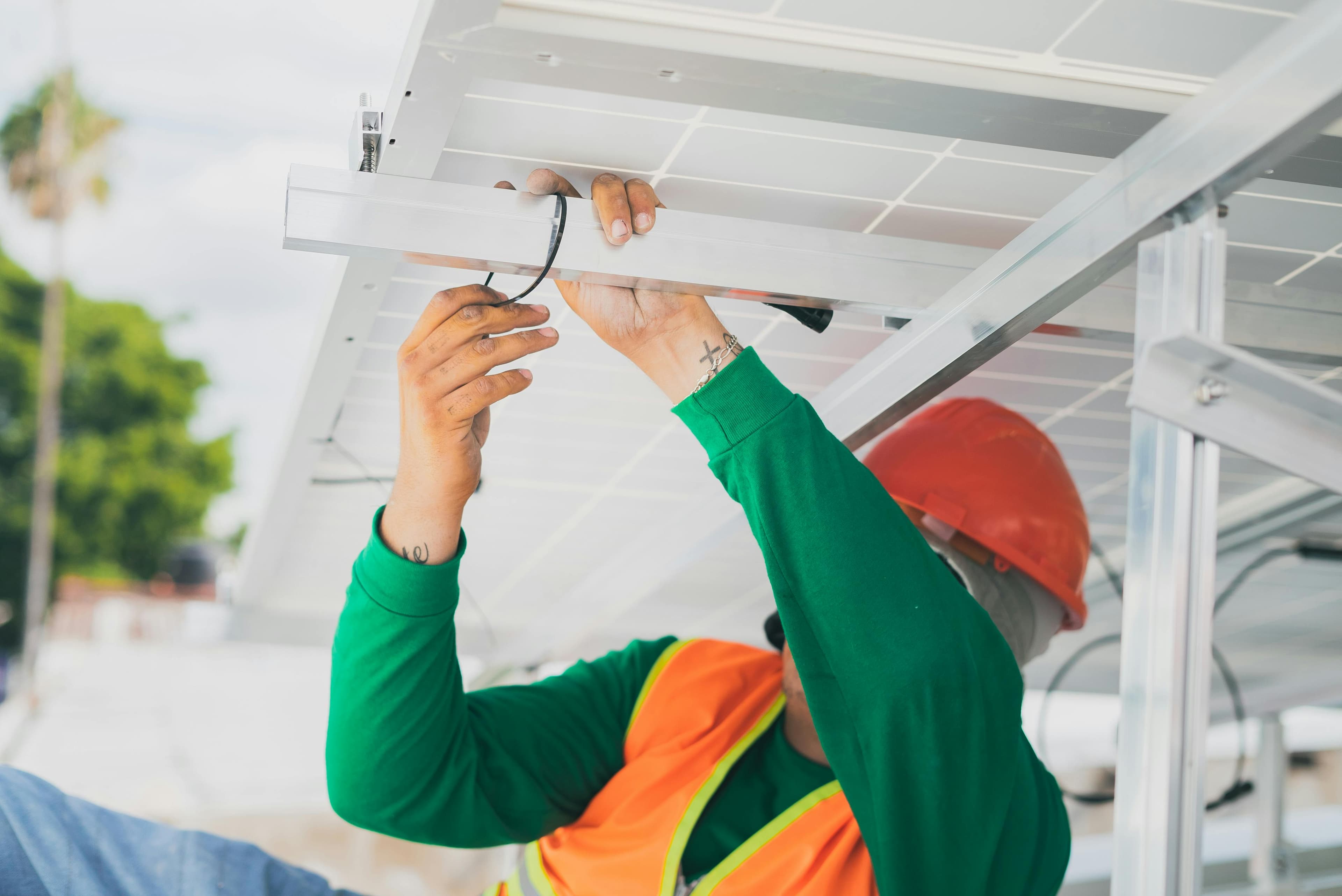 Solar carport structure